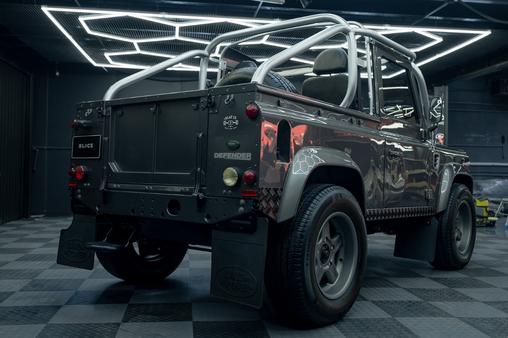 Land Rover Defender-6